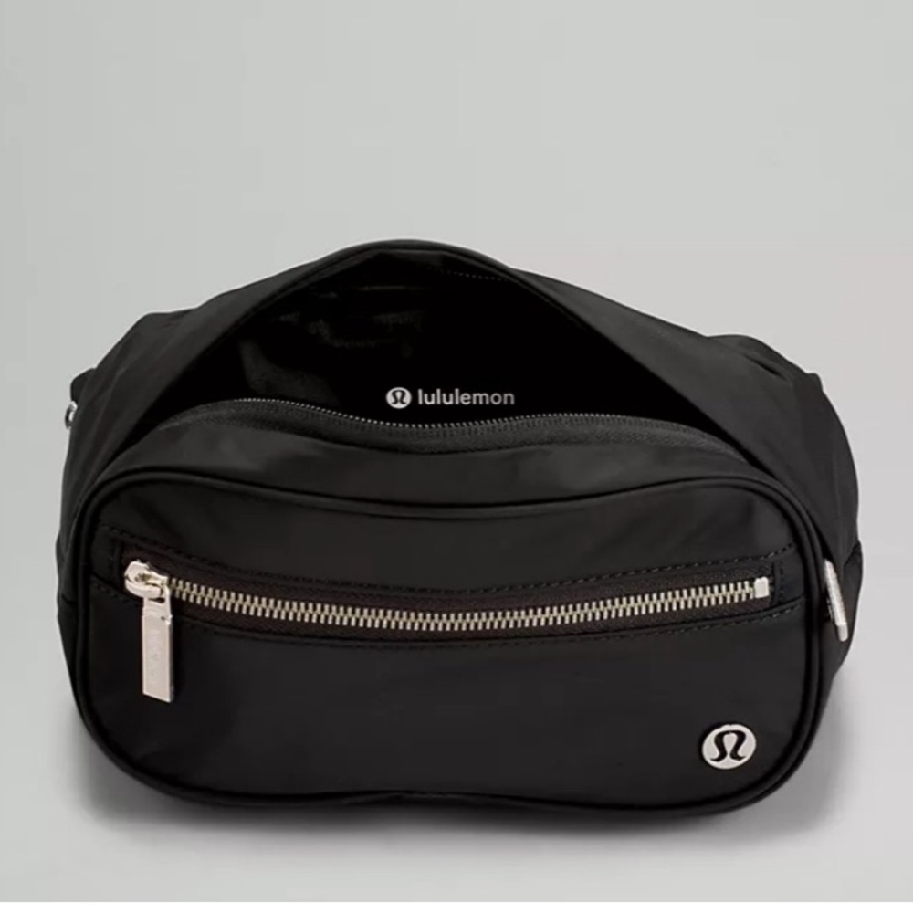 Lululemon wanderlust belt bag